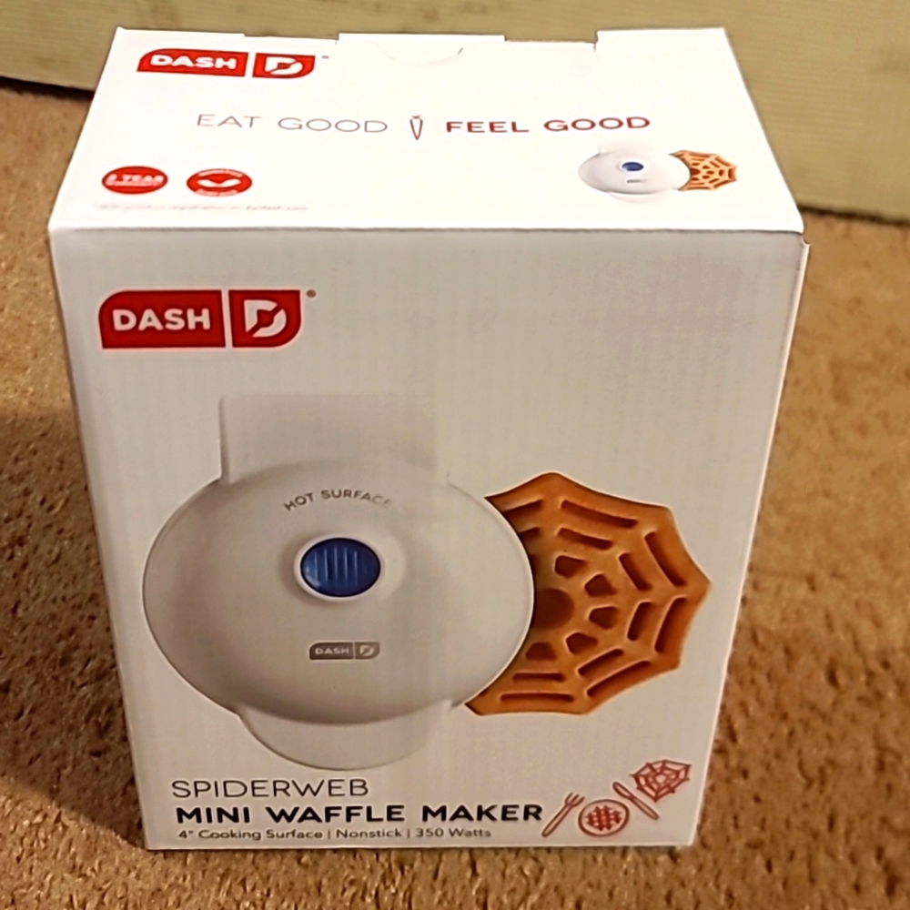 Dash mini waffle maker + free gift with purchase